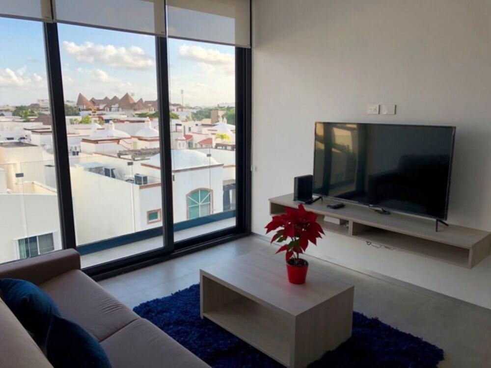 Menesse City Condo 1409