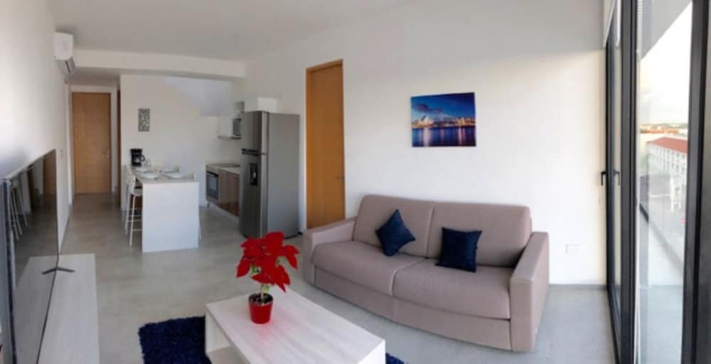 Menesse City Condo 1409