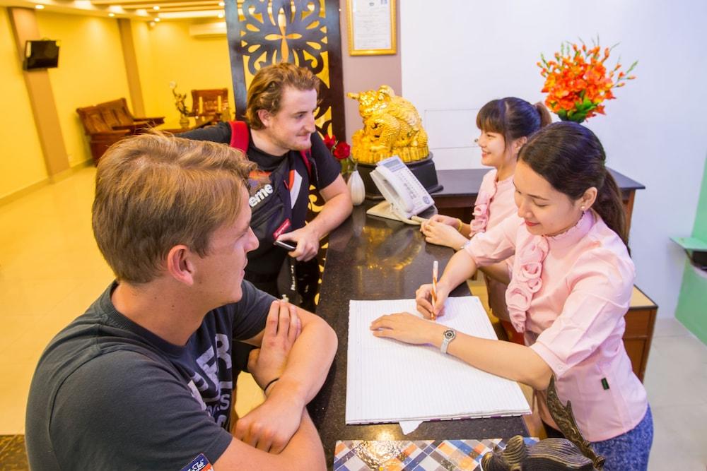 Golden Gate China Town Hotel