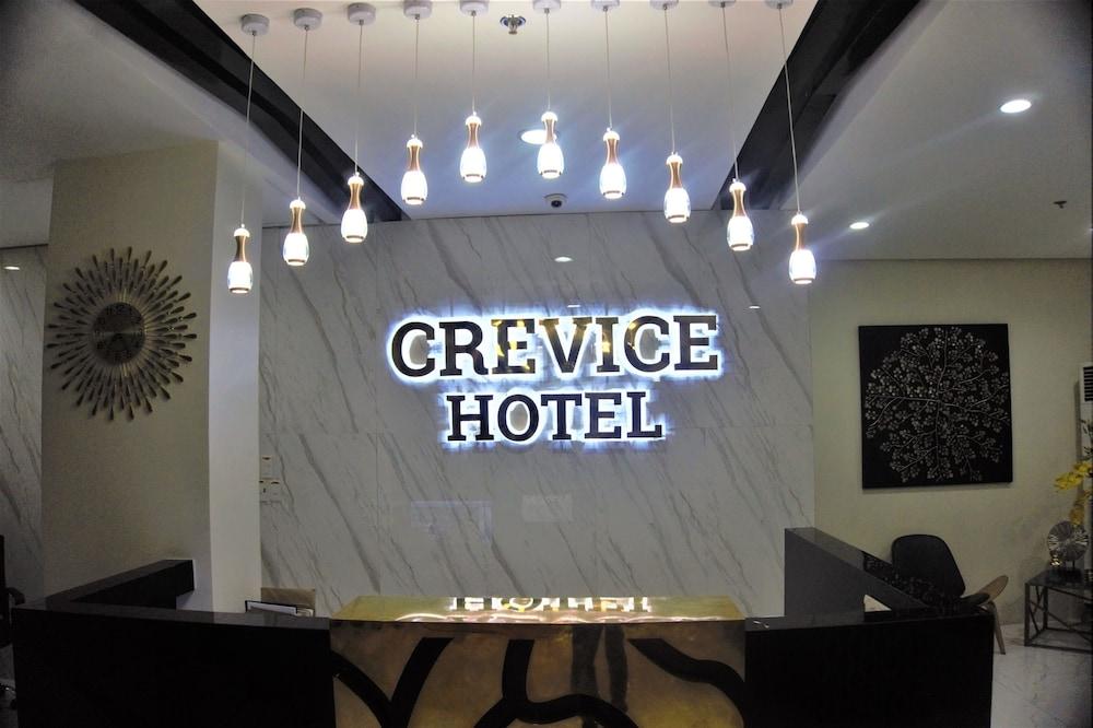 Crevice Hotel