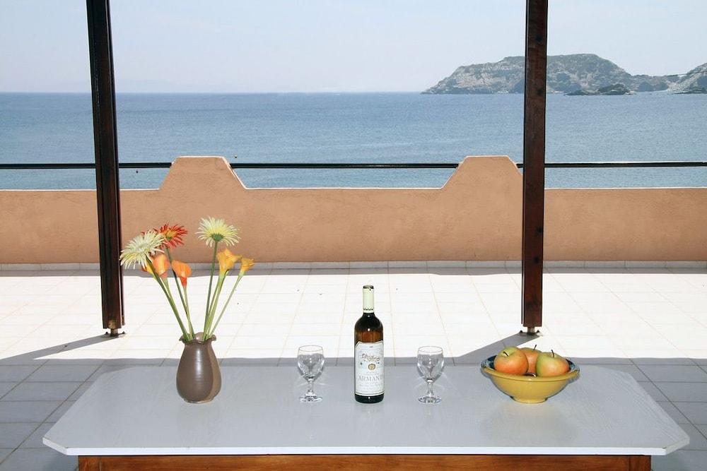 Thania Seaside Smotel - Adults Only