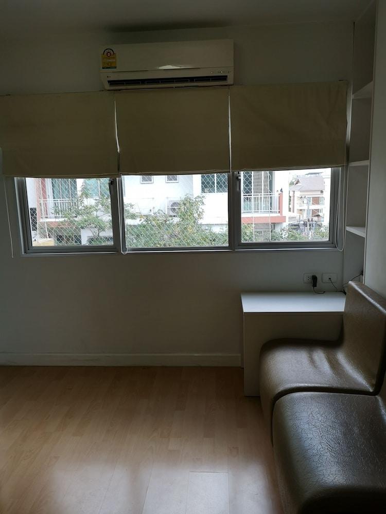 Comfy Deluxe One Bedroom