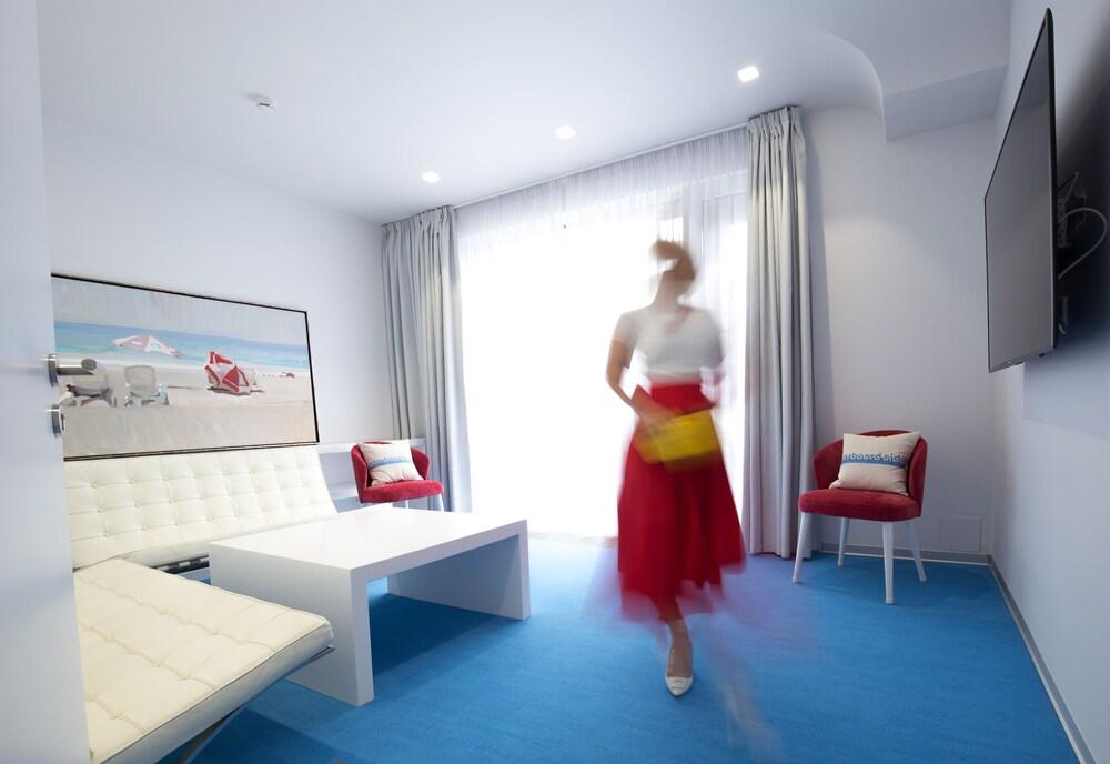 Starboard Side Hotel