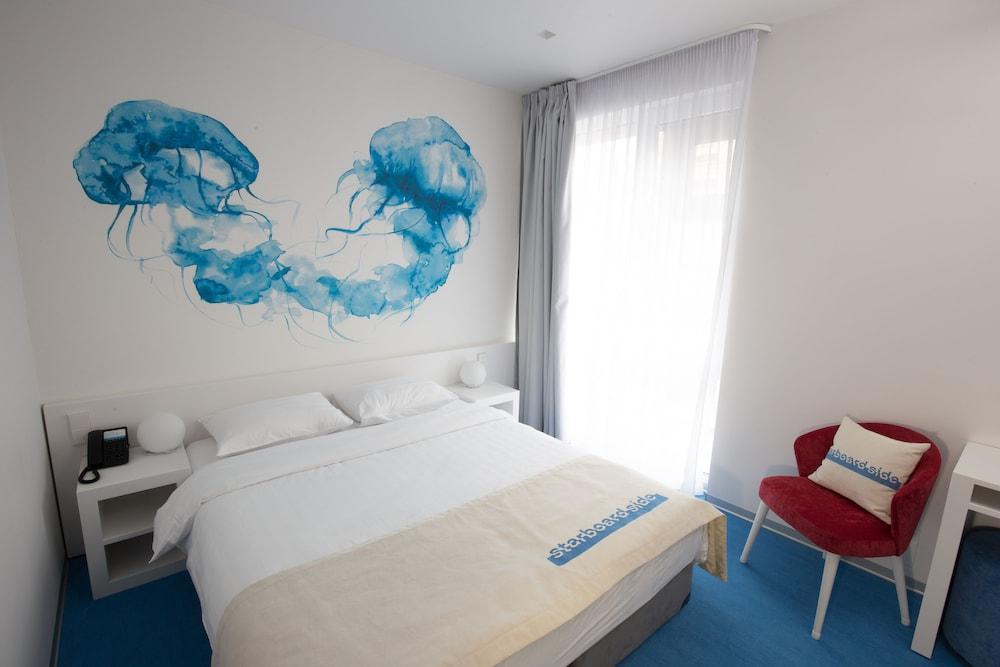 Starboard Side Hotel