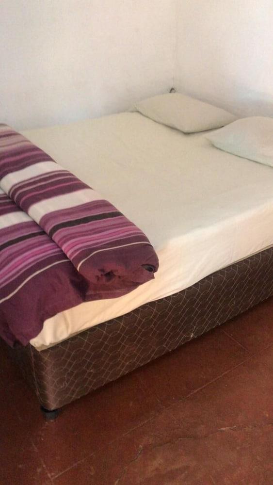 Deans Hillview Backpackers - Hostel