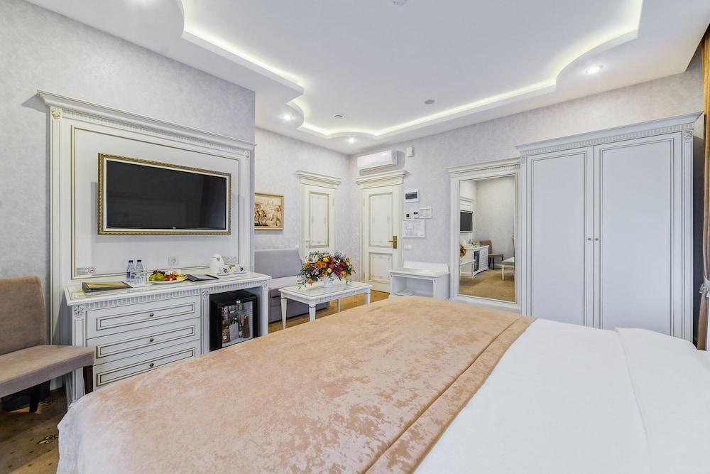 Imperial Palace Hotel