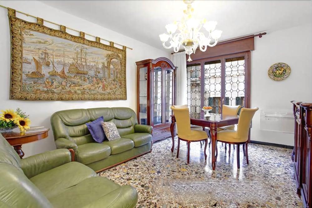 Grimaldi Apartments - Elena