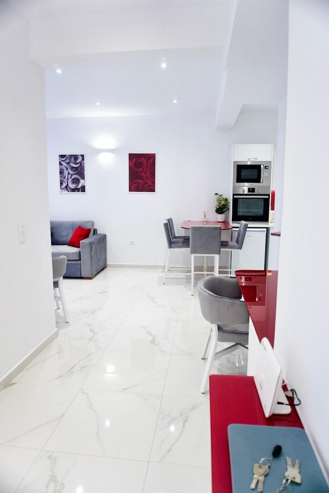 Sophisticated Modern Apt in Athens