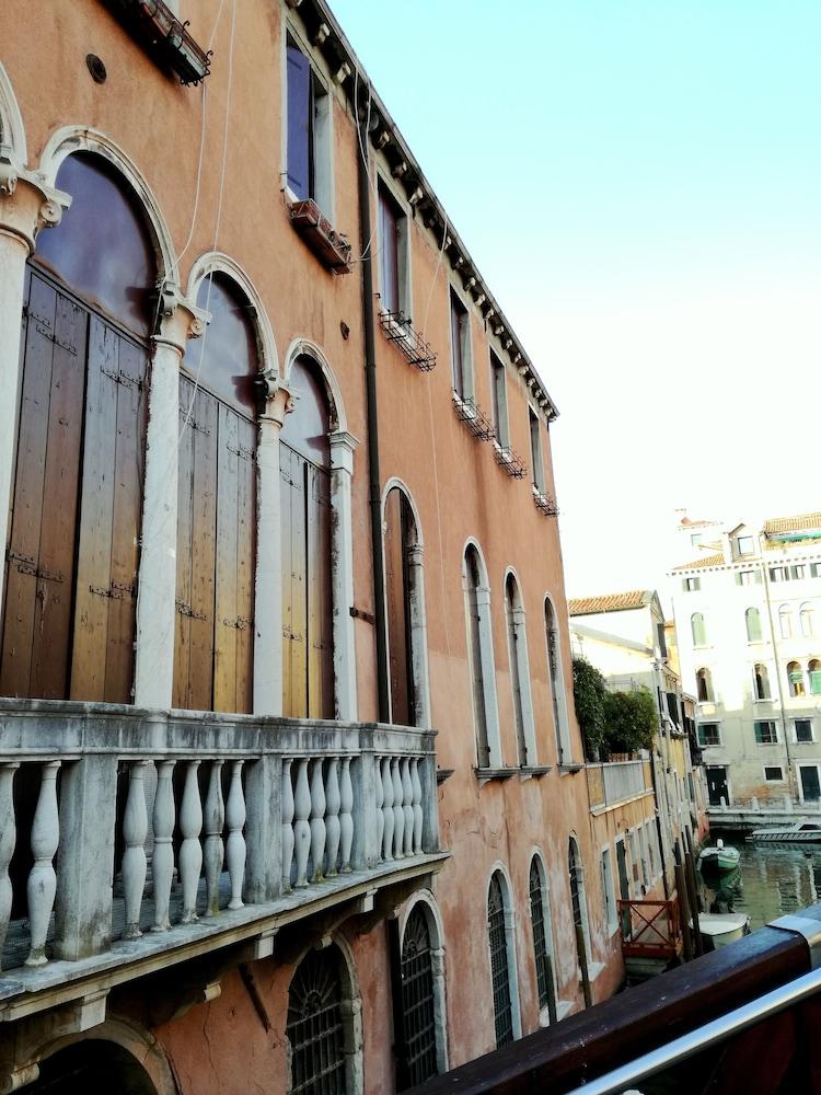 Grimaldi Apartments - Alba Chiara