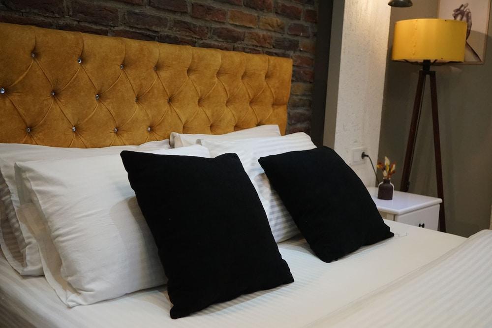 Nova Park Hotel & Suite