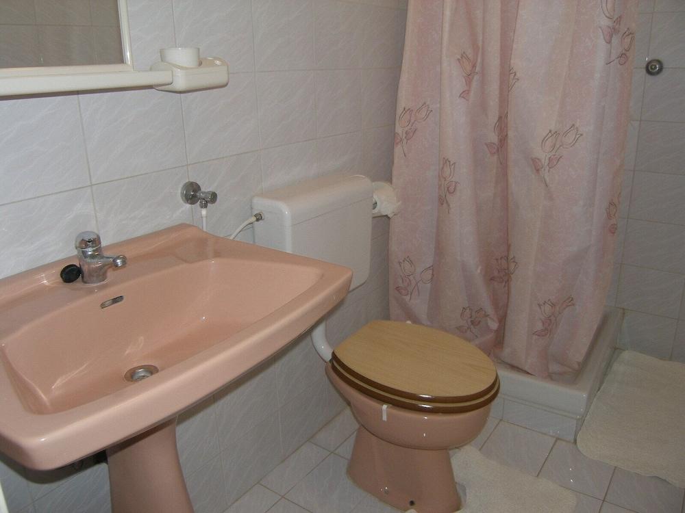 Cozy 4 Person Apartment Marija