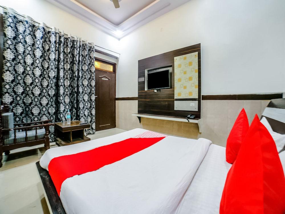 OYO 36289 Hotel Maurvi