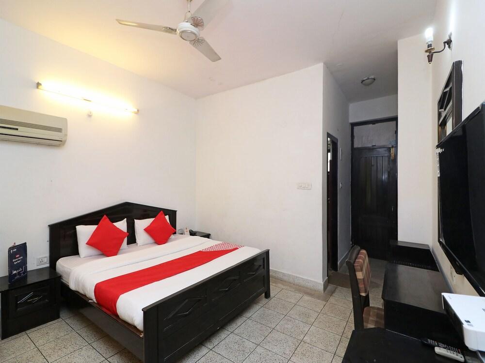 OYO 26825 Corbett Inn