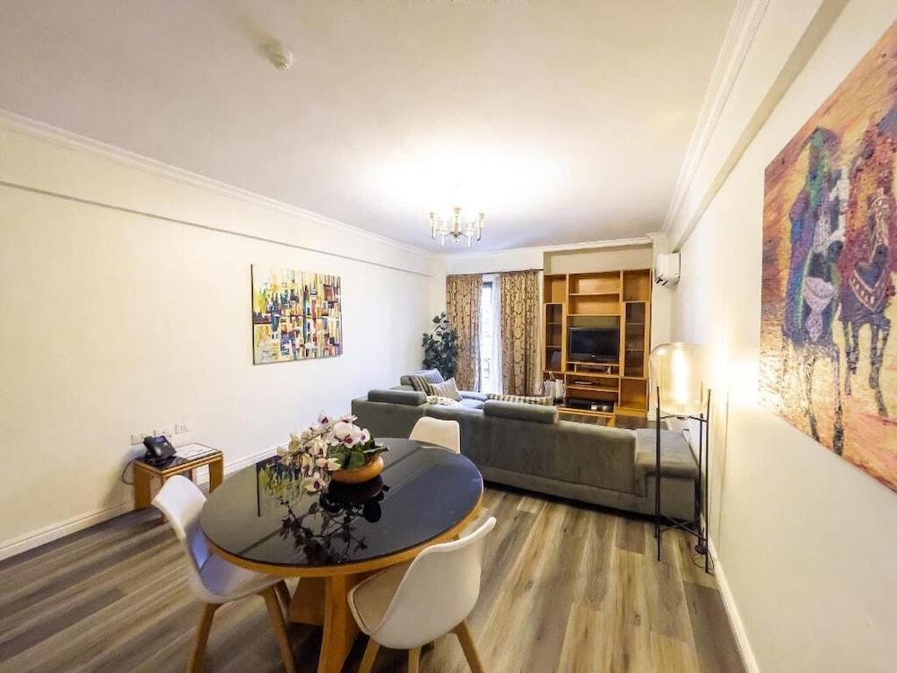 Maroko Bayshore Suites