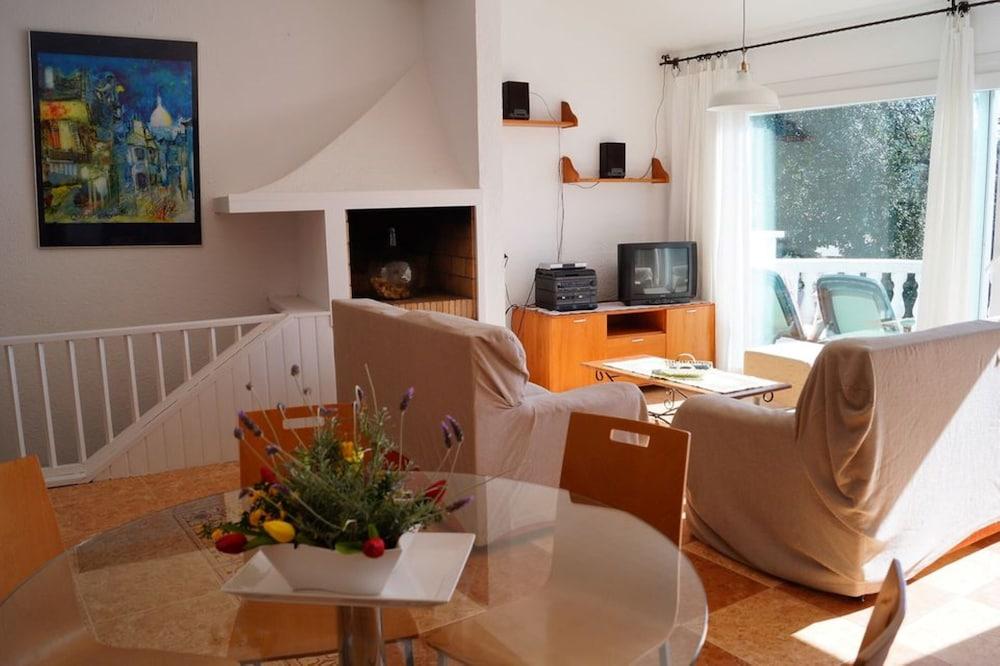 107522 - Apartment in Cala Canyelles