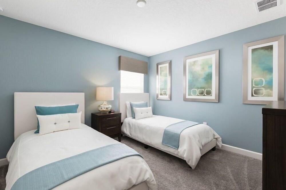 8BR ChampionsGate Pool Home