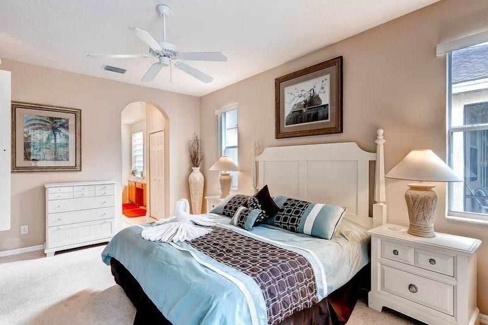 Calabay Parc 5BR 5BA Pool Home