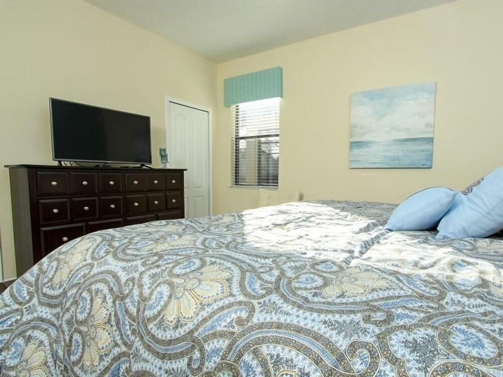 4BR 3BA ChampionsGate Town Home