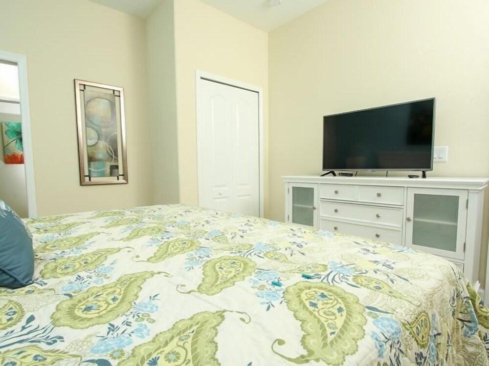 4BR 3BA ChampionsGate Town Home