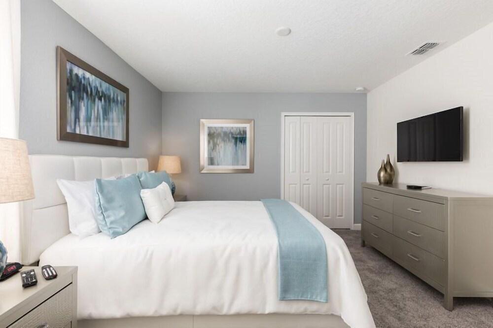 9BR ChampionsGate Pool Home