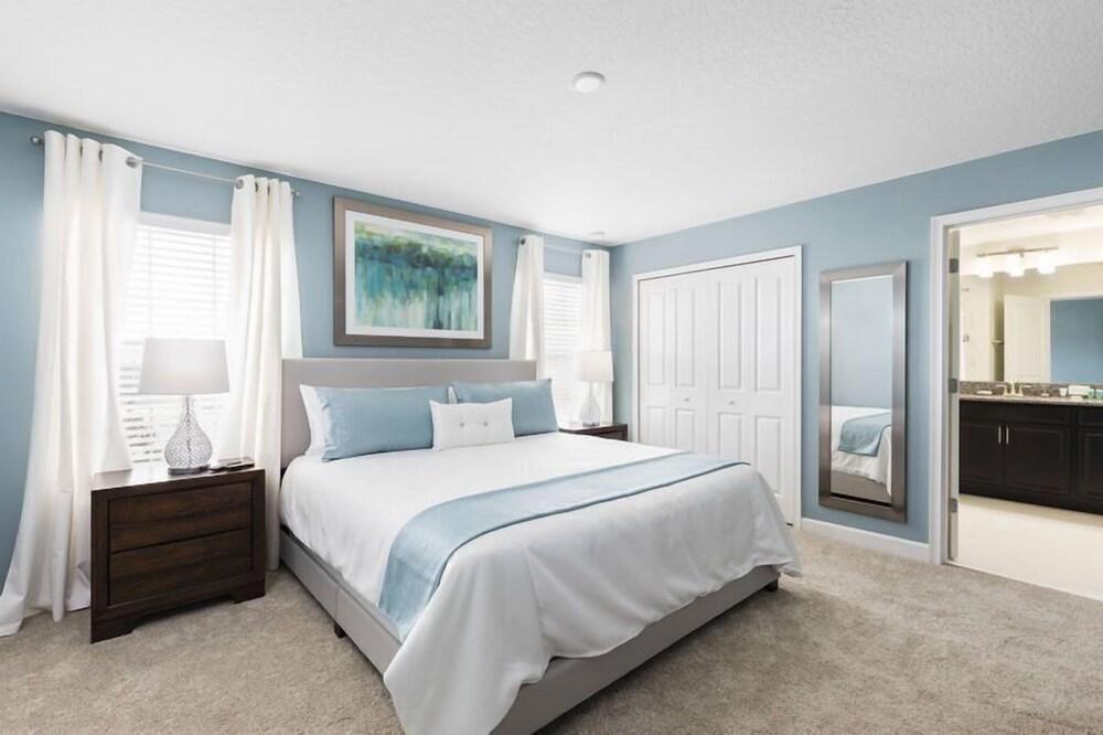 ChampionsGate 4BR 3BA Townhome