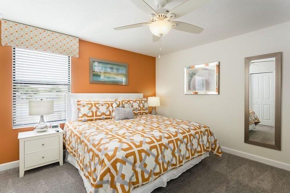 9BR 5BAroom Pool Home in Champions Gate