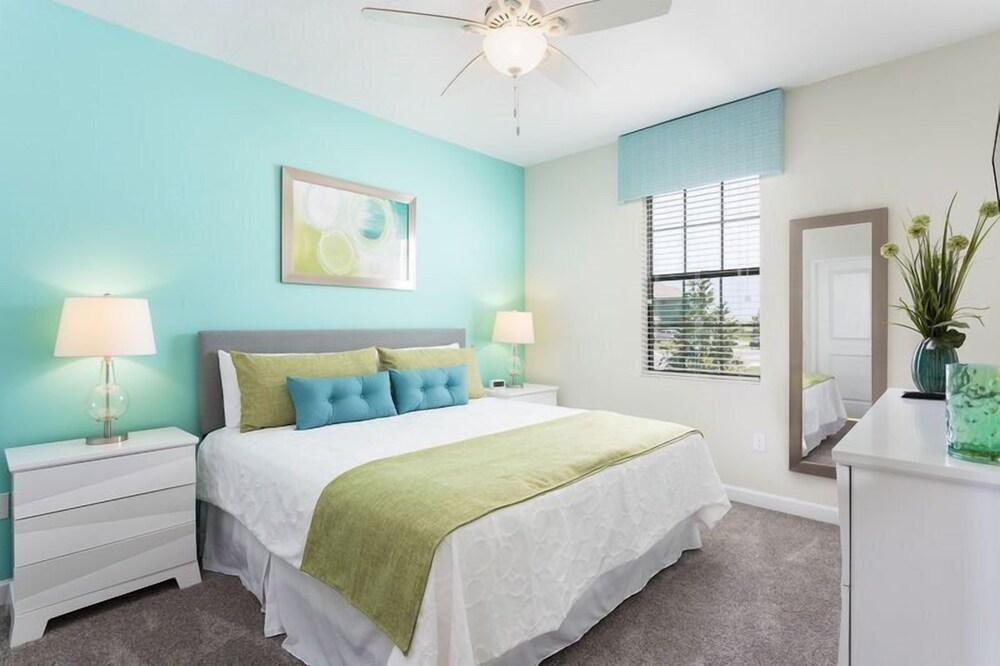 9BR 5BAroom Pool Home in Champions Gate