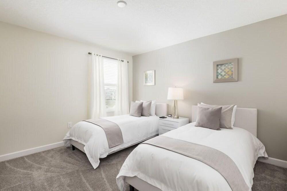 9BR ChampionsGate Pool Home