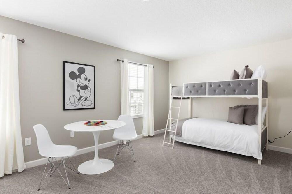 9BR ChampionsGate Pool Home