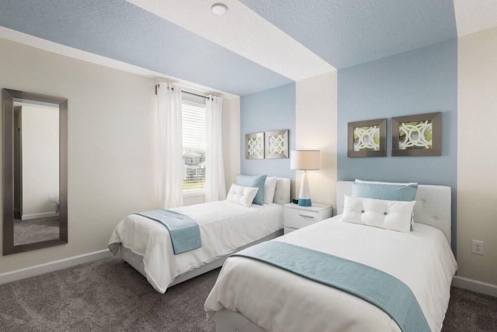 ChampionsGate 8BR Pool Home wTheater