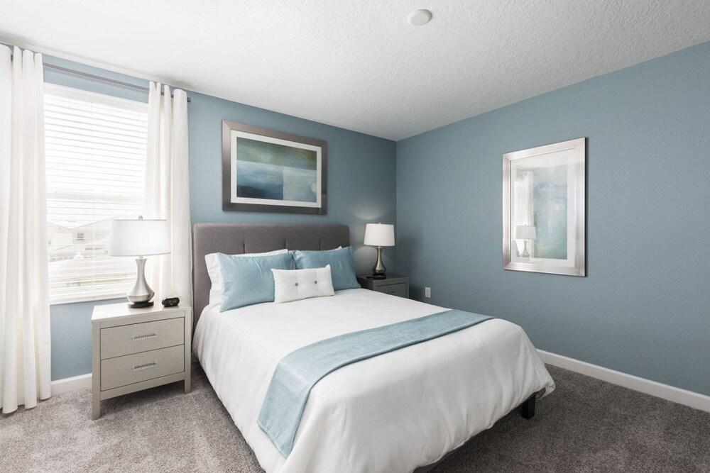 ChampionsGate 8BR Pool Home wTheater