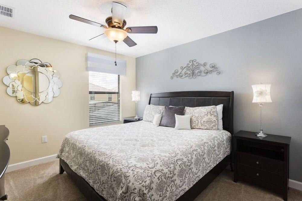 6BR 6BA Pool Home In ChampionsGate