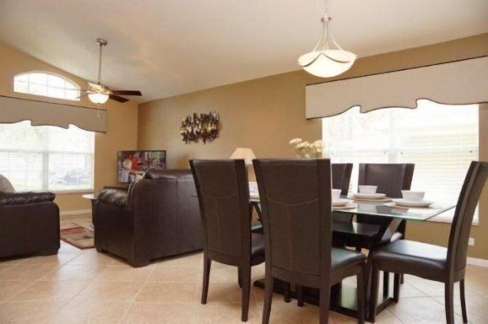 4BR 3BA Pool Home In Solana