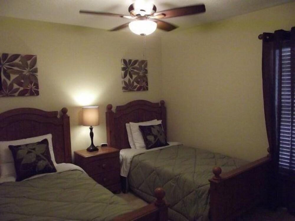 4BR 3BA Pool Home In Solana