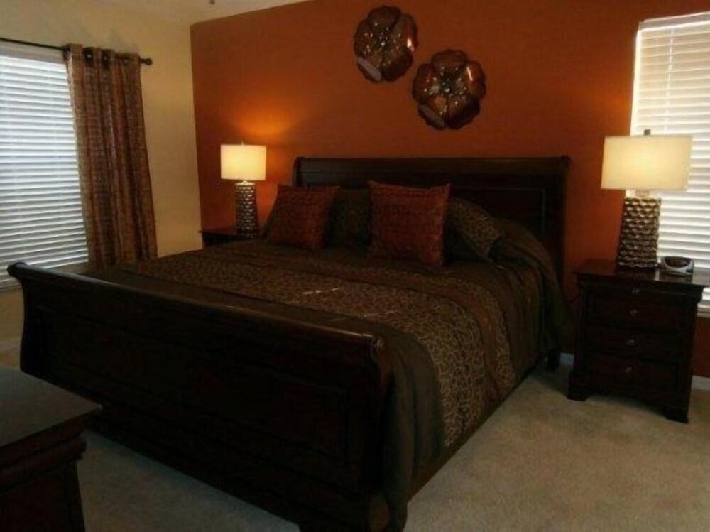 4BR 3BA Pool Home In Solana