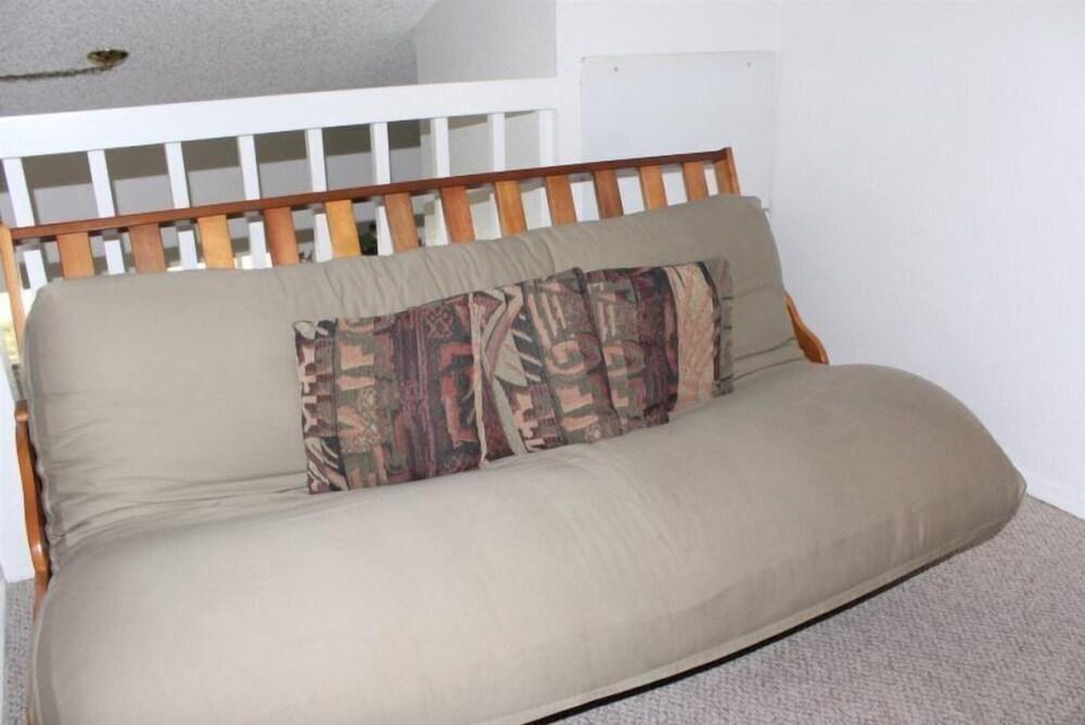 2BR 2BA Townhome in Mango Key