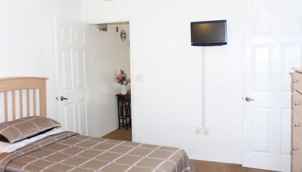 2BR 2BA Townhome in Mango Key