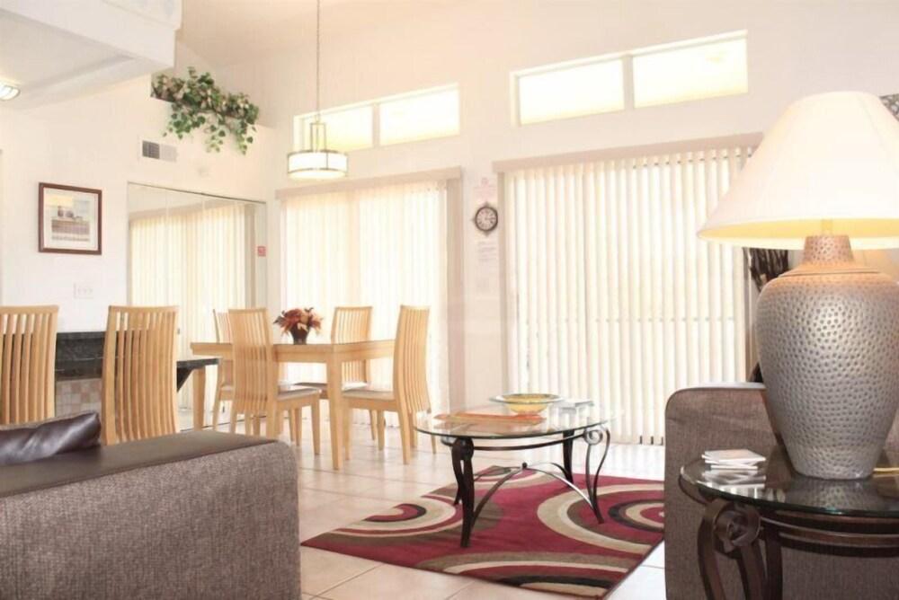 2BR 2BA Townhome in Mango Key