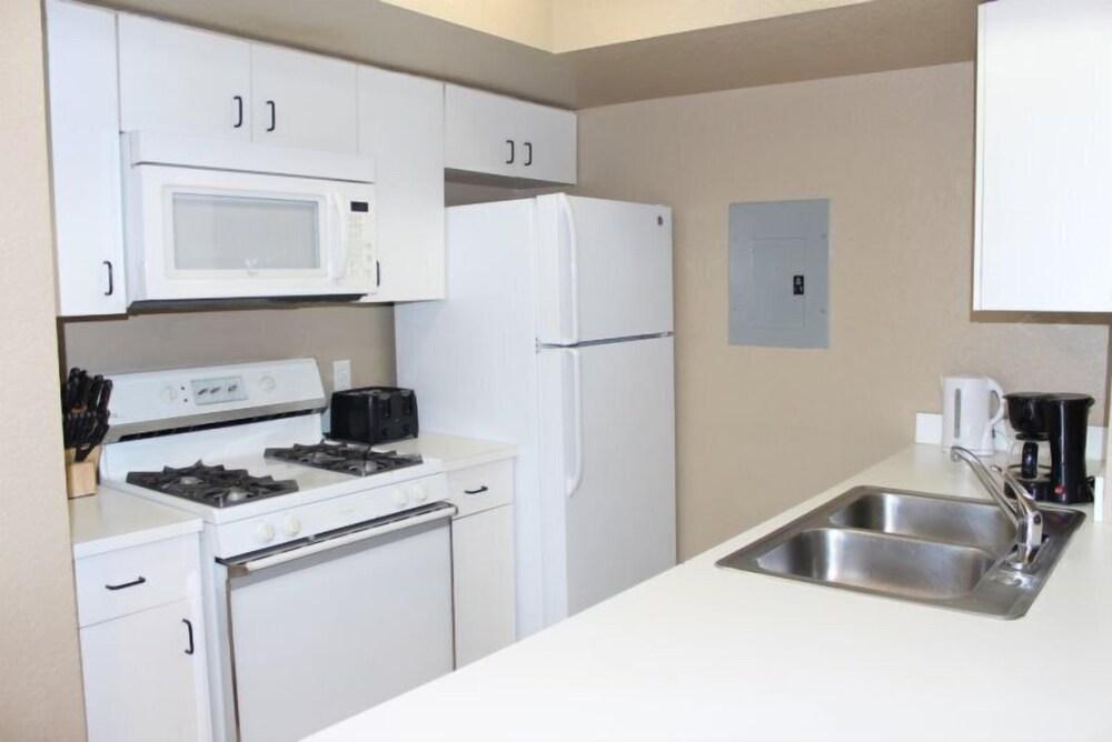 3BR 2BAroom Townhome