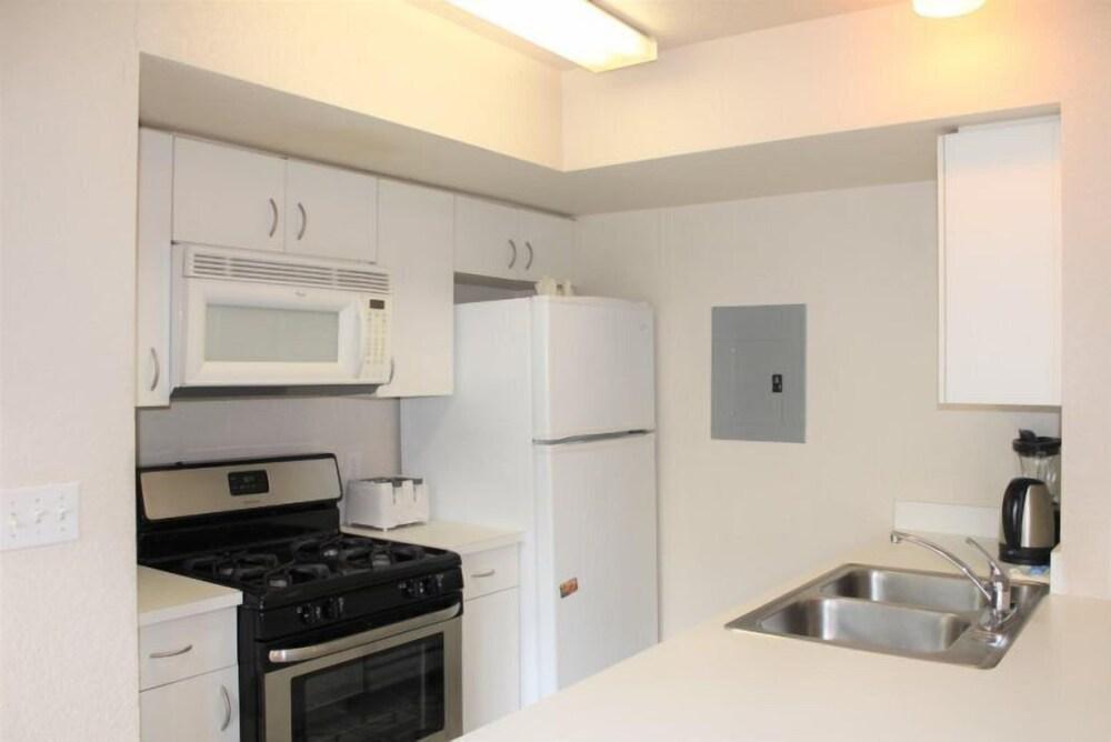 2BR 2BA Townhome at Mango Key