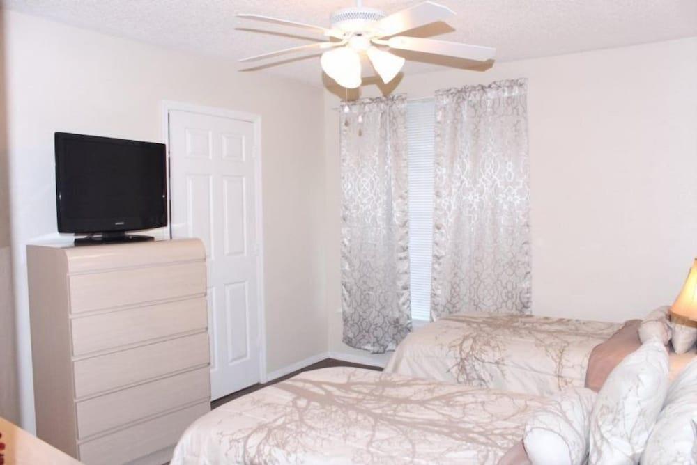 2BR 2BA Townhome at Mango Key
