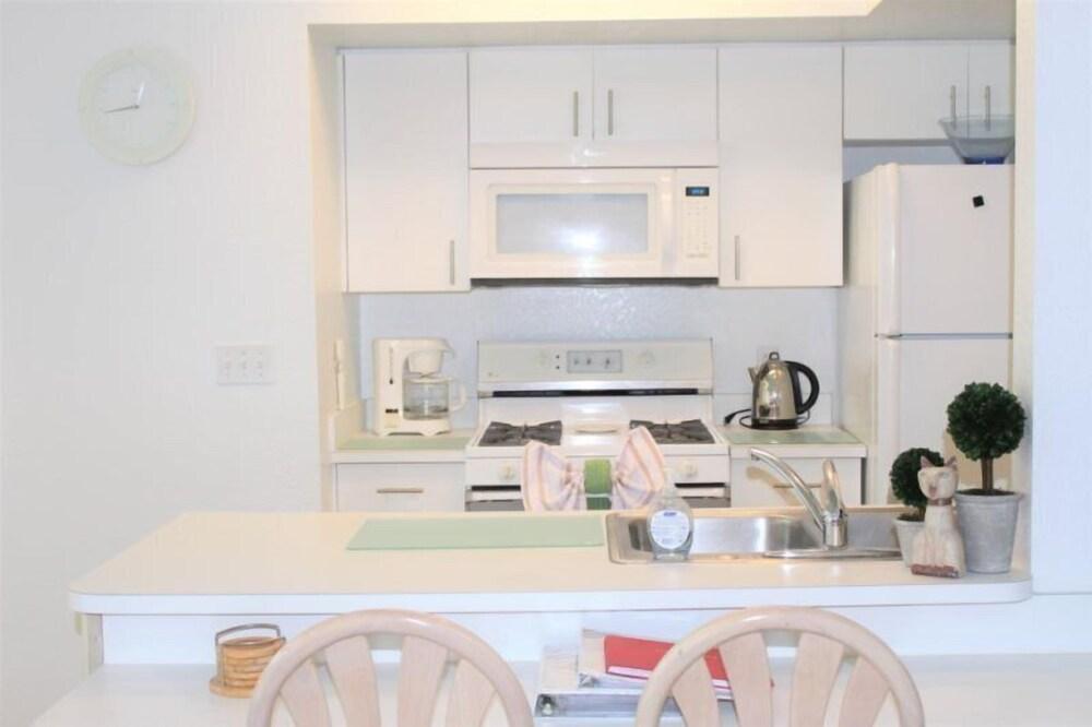 Mango Key 2BR 2BA Townhome