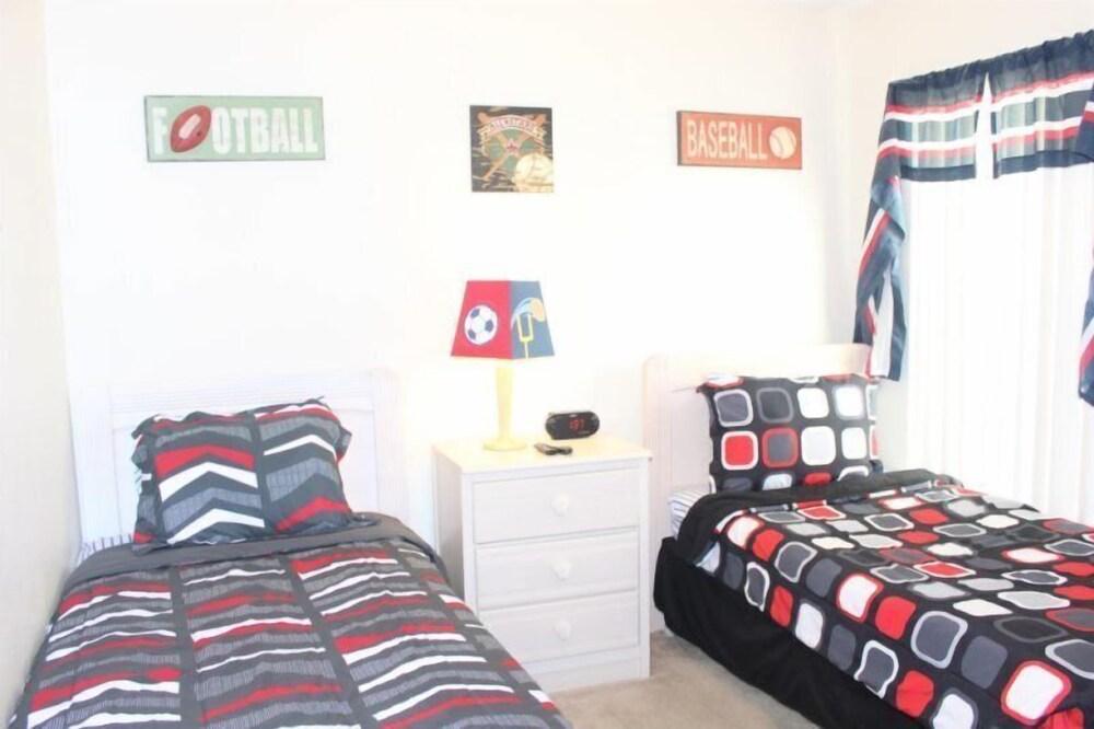 4BR 3BA Pool Home in Rolling Hills