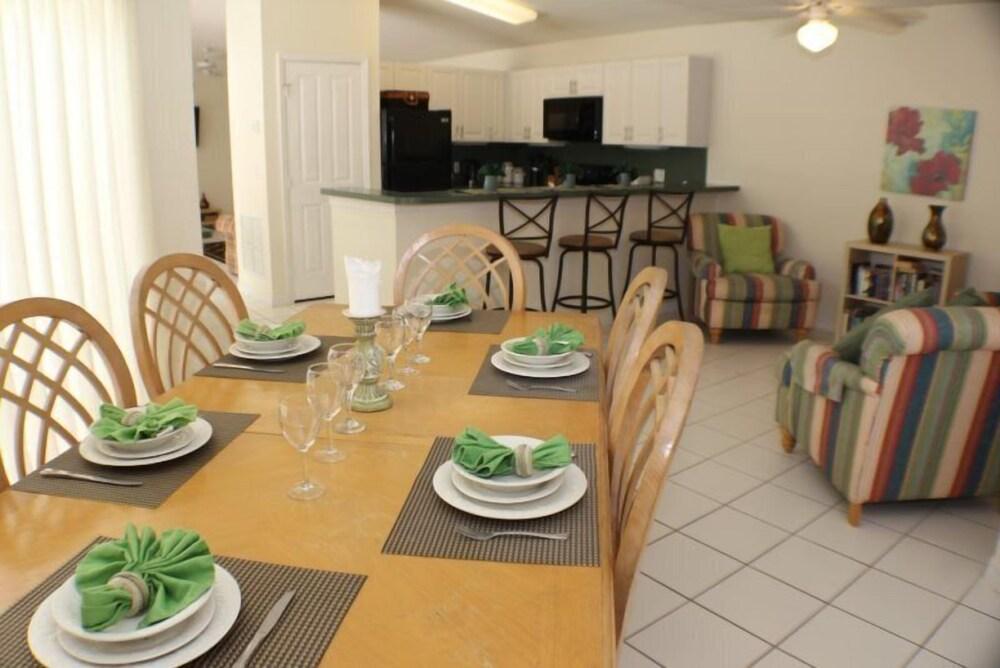 3BR 3BA Pool Home In Lindfields Reserve