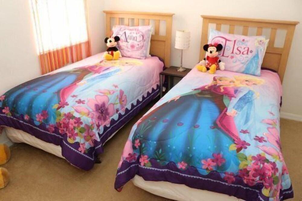 4BR 3BAroom Pool Villa in Legacy Park