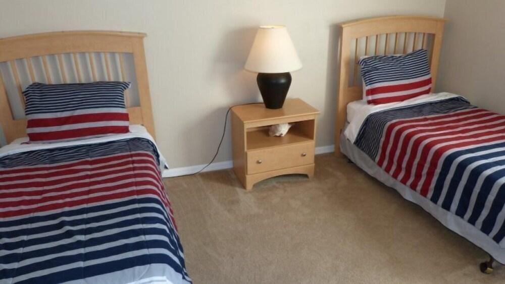 4BR 3BA Pool Home Located near Disney