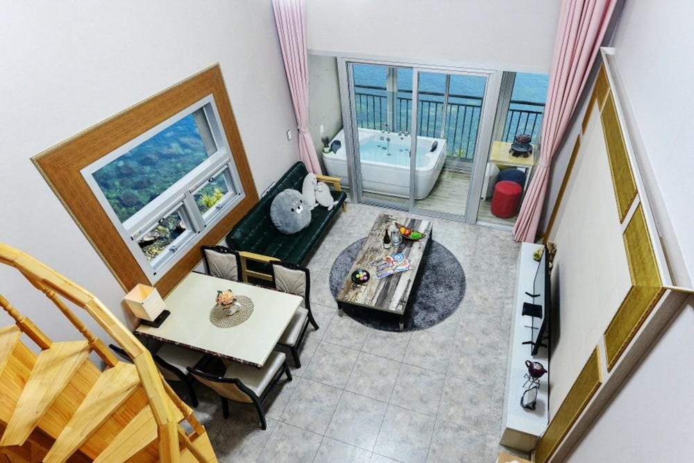 Yeosu Feeling Pension