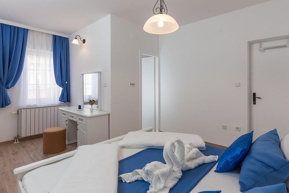 Apartment Orange Tree