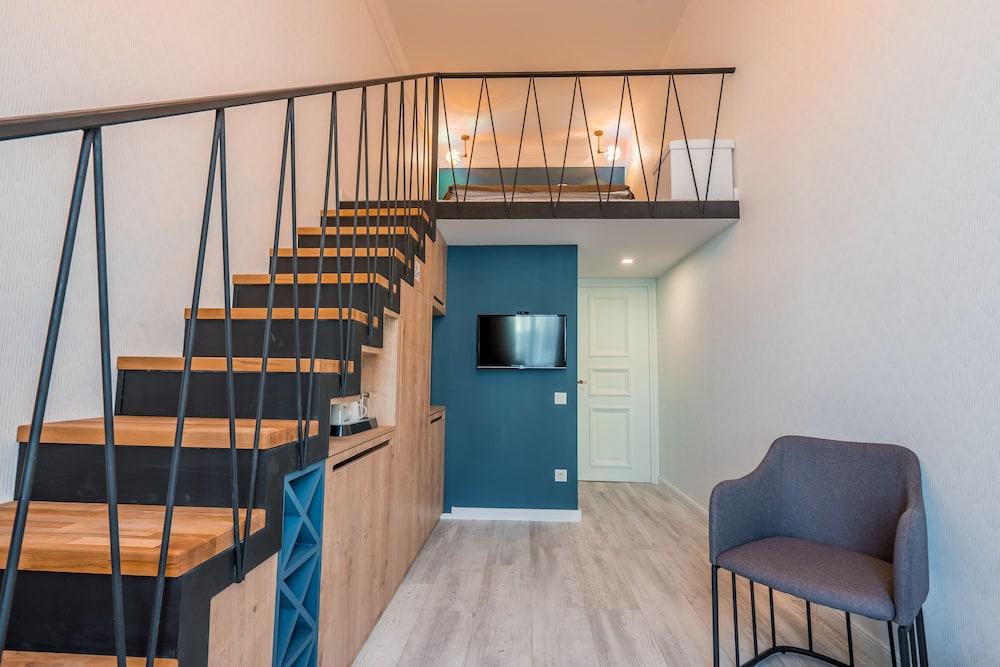 Mini Hotel on Aghmashenebeli Avenue