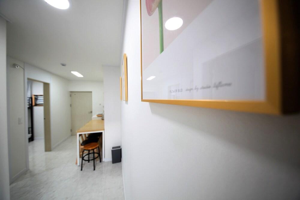 ZIBRO H Guesthouse - Hostel